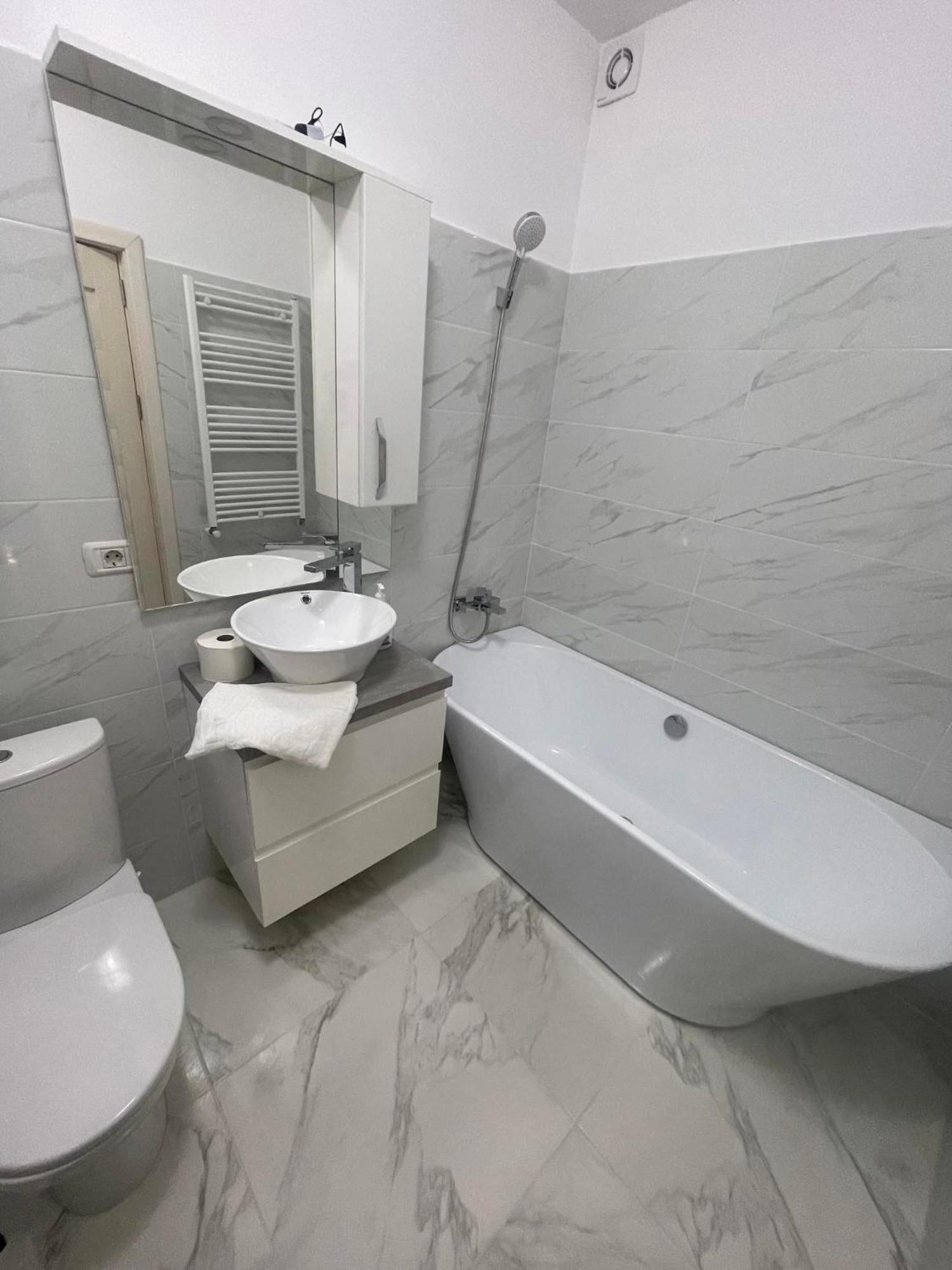 Luxury Apartment Pitesti Exterior photo